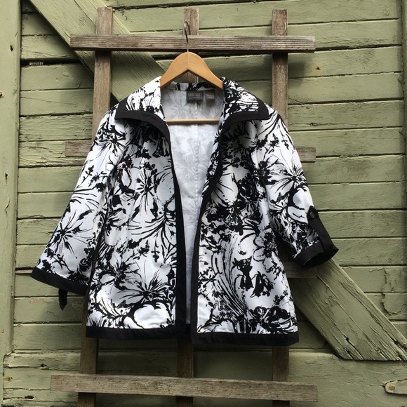 Chico’s Spring Jacket - Picture 1 of 4